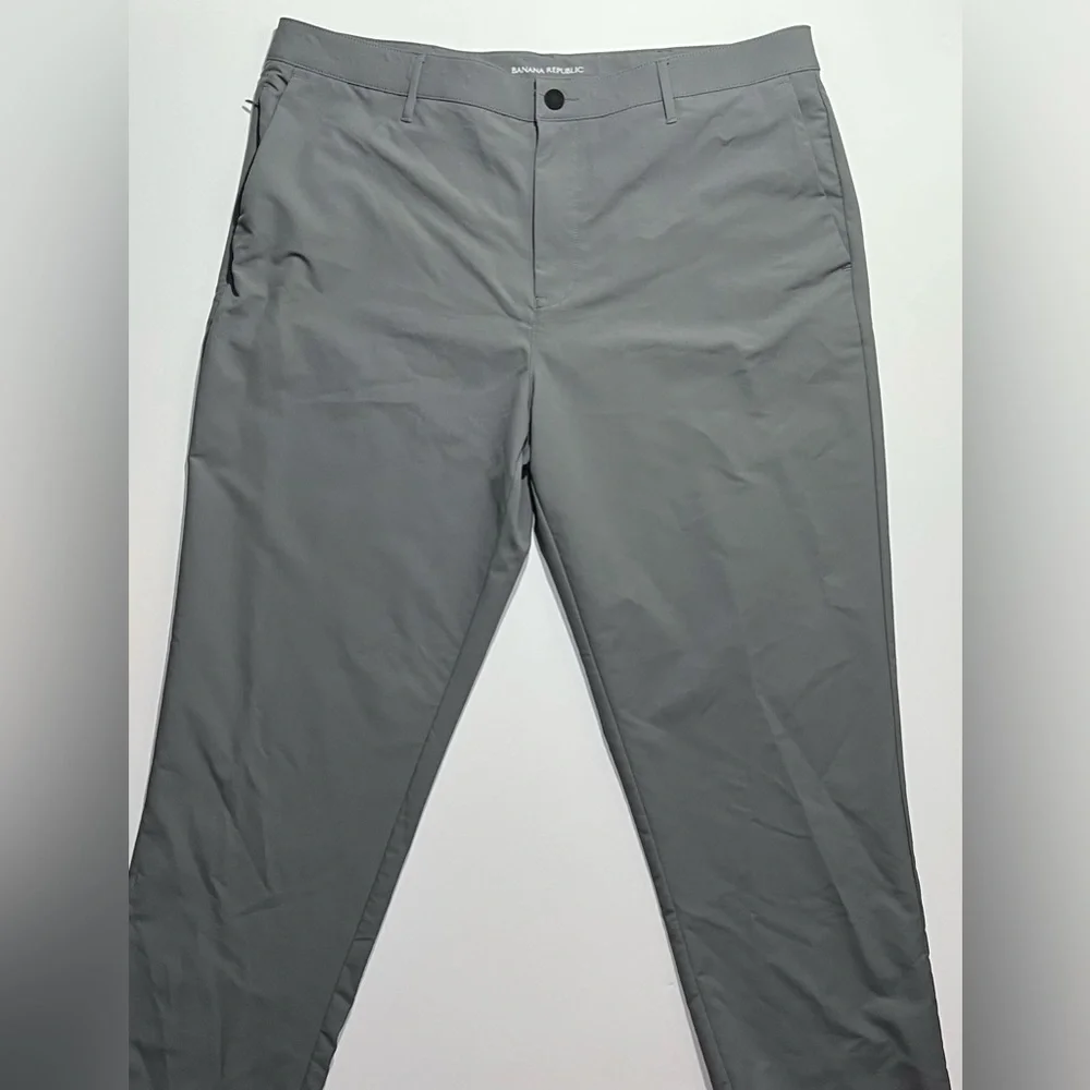 Men’s Banana Republic Performance Chino Straight Leg Pants, 38x32, Gray